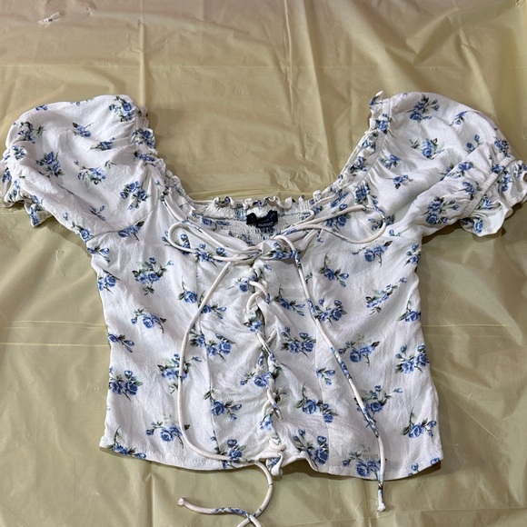 American Eagle Outfitters Tops - American Eagle crop top size XS